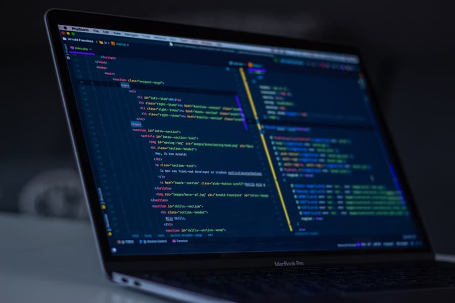 Lignes de code sur un ordinateur portable